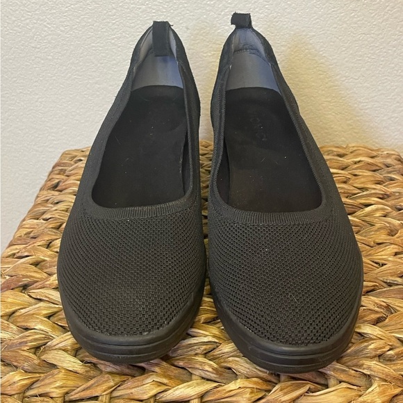 Vionic Jacey Women's Slip-on Wedge Shoe. EUC Black. Women’s US size 10 - Picture 2 of 10